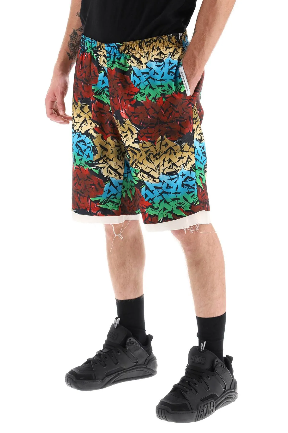 Children of the discordance all-over graffiti print shorts