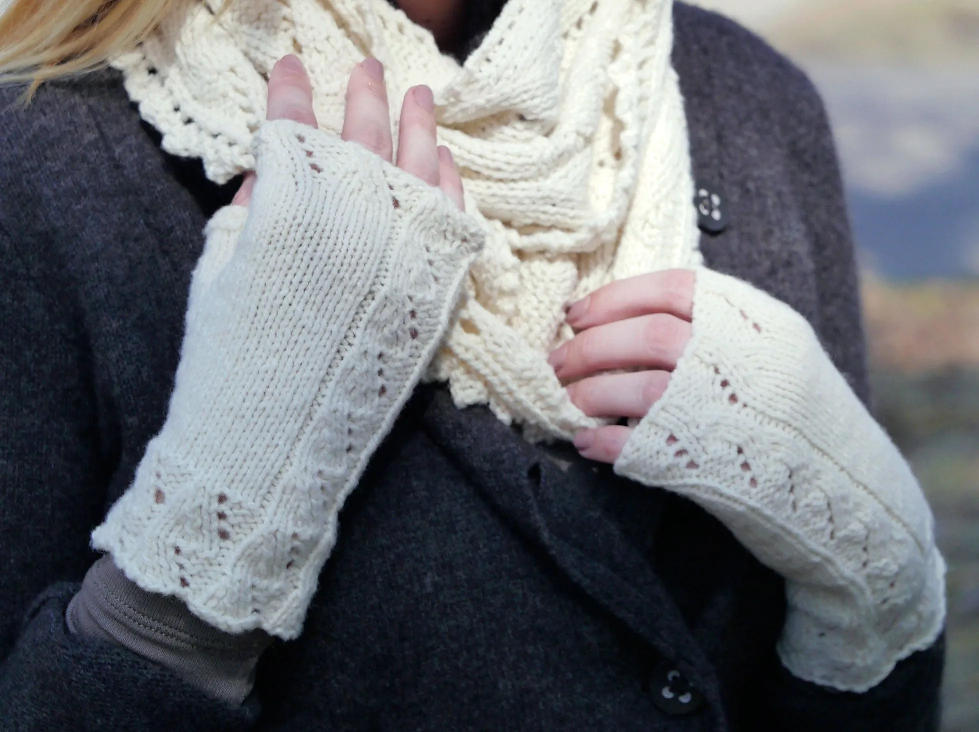 Cirrus Mitts <br/><small>knitting pattern</small>