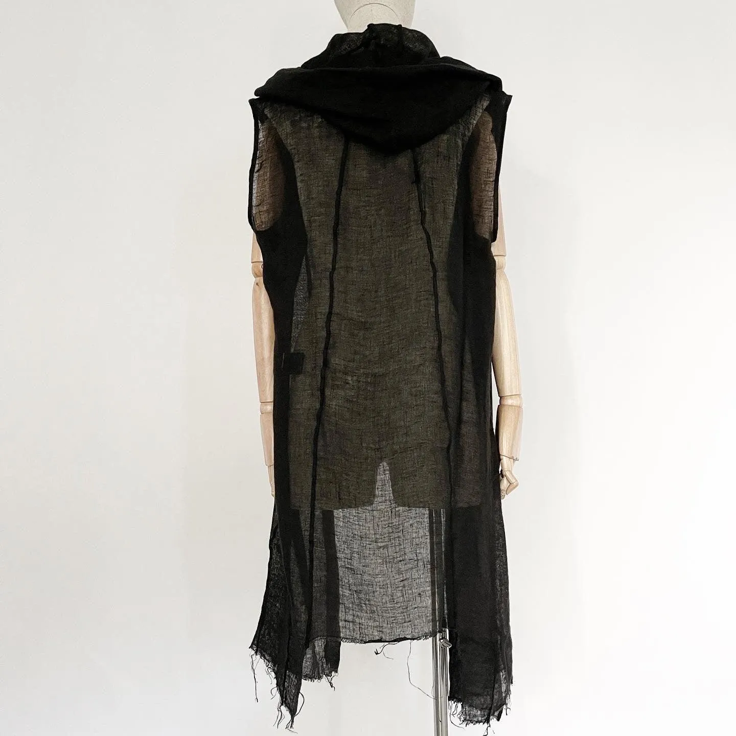 MASNADA Hooded vest