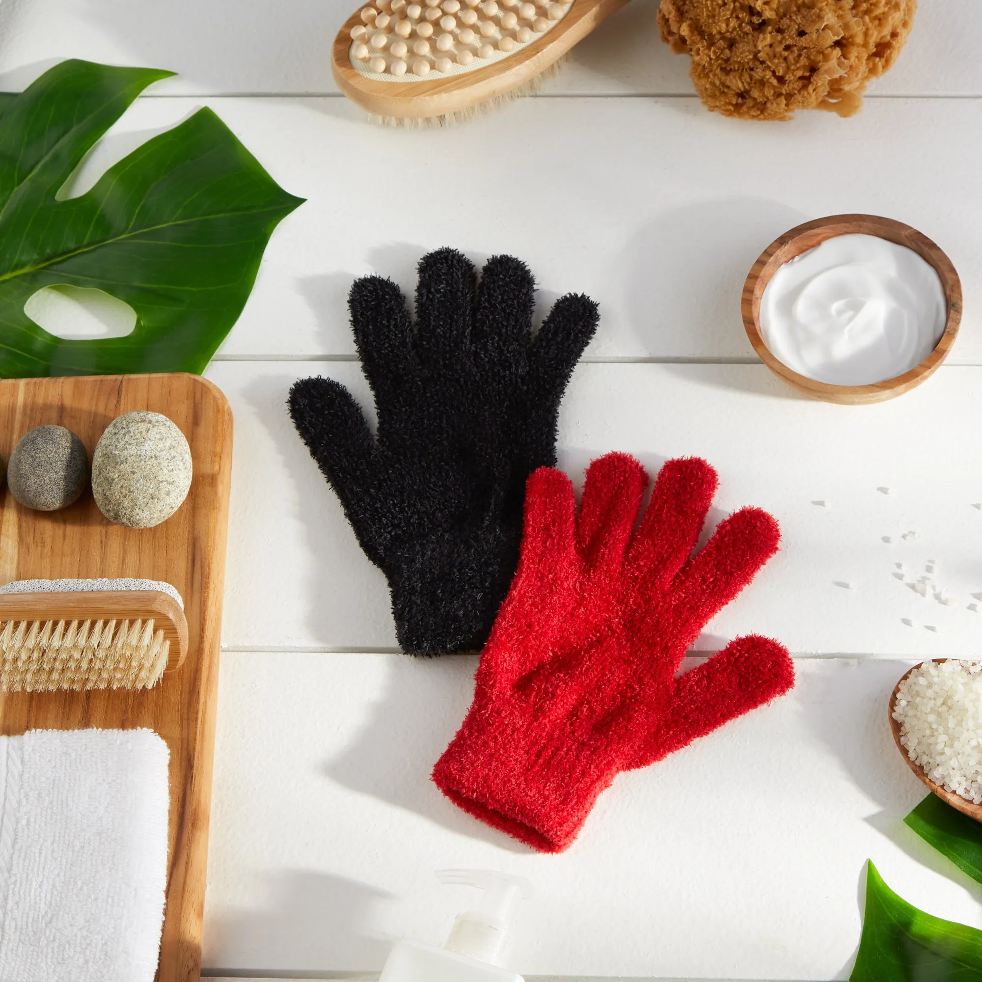 Spa Gloves Set Of 2 - Aloe Infused - Black/Red