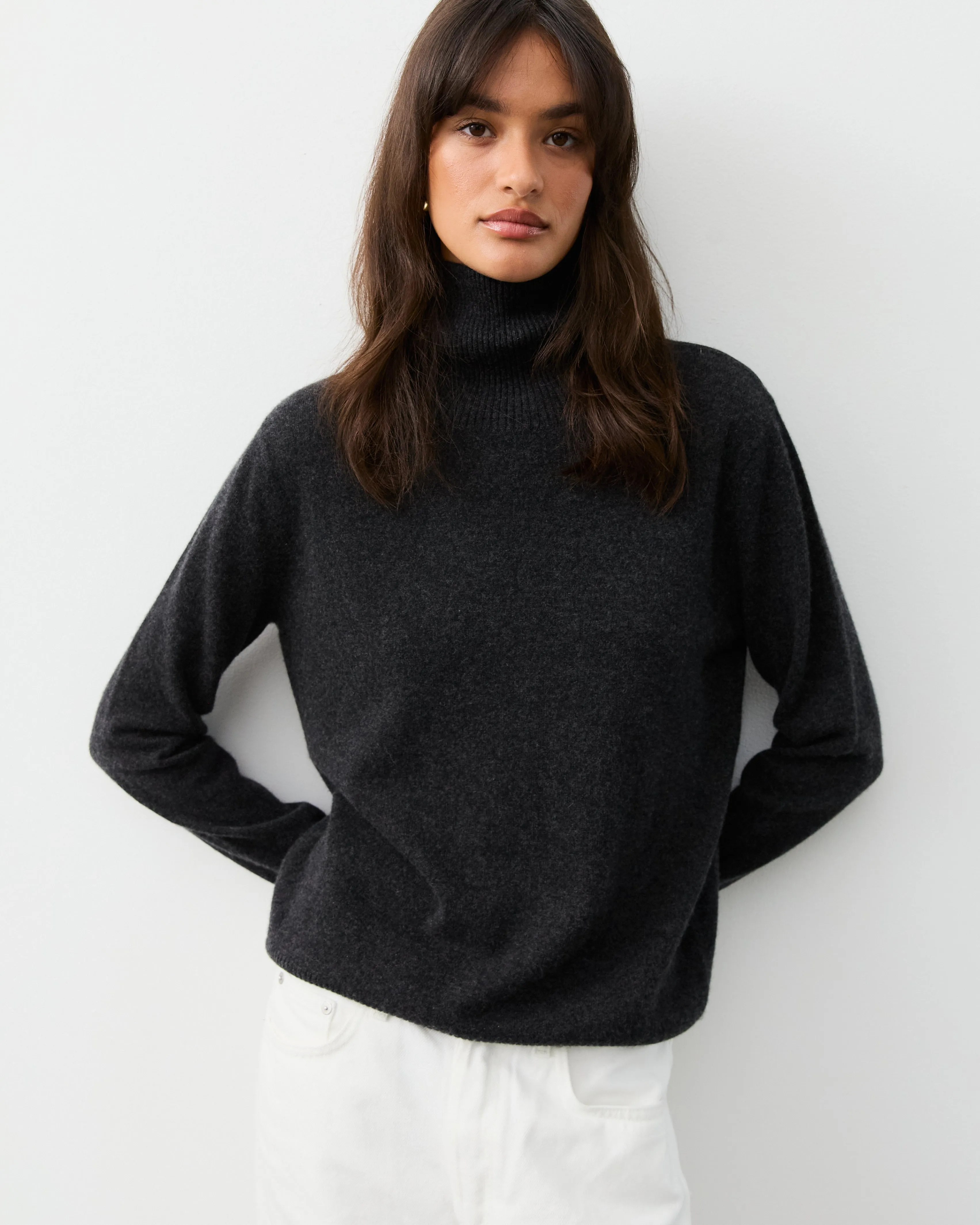 THE NEW CLASSIC TURTLENECK - CHARCOAL