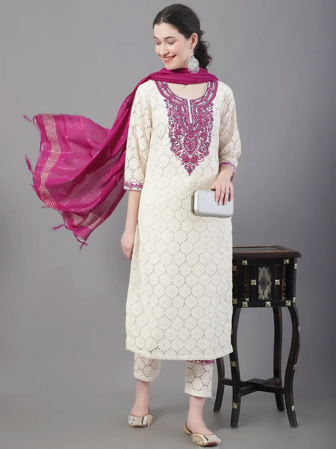 Women Embroidered Thread Work Pure Cotton Kurta With Trousers & With Dupatta